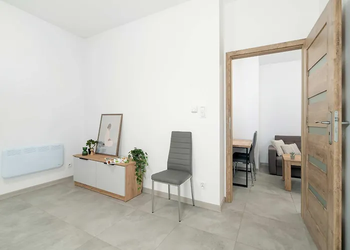 Slowackiego Bright Close To Mtp By Renters Apartment