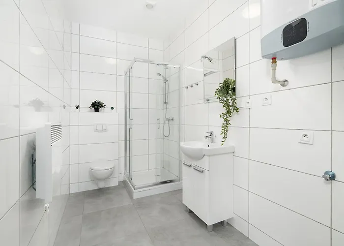 Slowackiego Bright Close To Mtp By Renters Apartment Poznan
