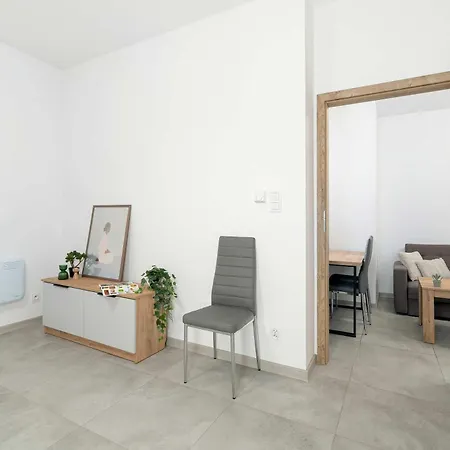 Slowackiego Bright Close To Mtp By Renters Appartement